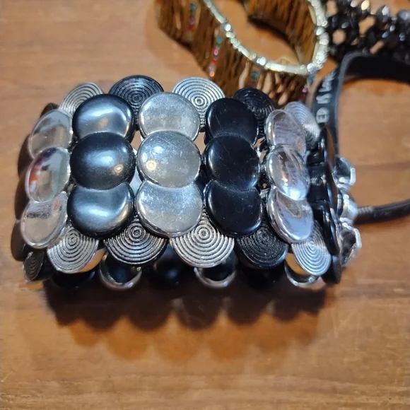 Job Lot of 18 Bracelets, Various Styles & Colours, Stretch, Bangle - Picture 7 of 15